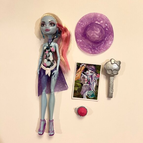 Abbey Bominable Skull Shores G1 Monster High 2011 Doll - Picture 2 of 7